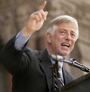 Foto: Rocky Anderson. Quelle: Mjd1982, http://commons.wikimedia.org/wiki/File:Rocky_Anderson_speech.jpg, Lizenz: CC BY-SA 3.0.